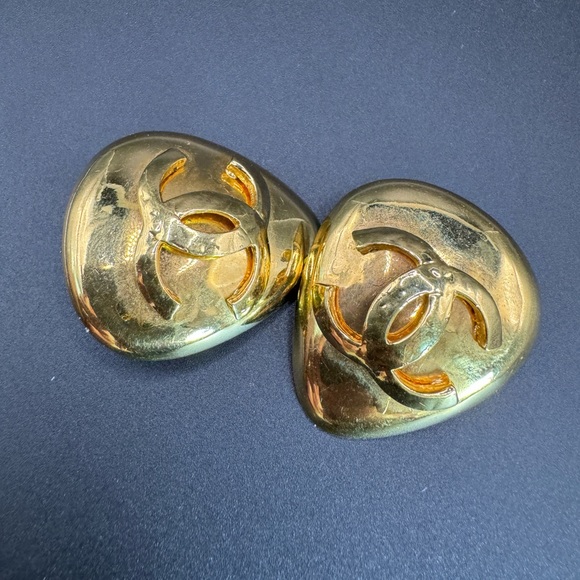 ‼️FINAL PRICE‼️  LOT 354 24K gold plated Chanel vintage clip on earrings - Picture 3 of 12